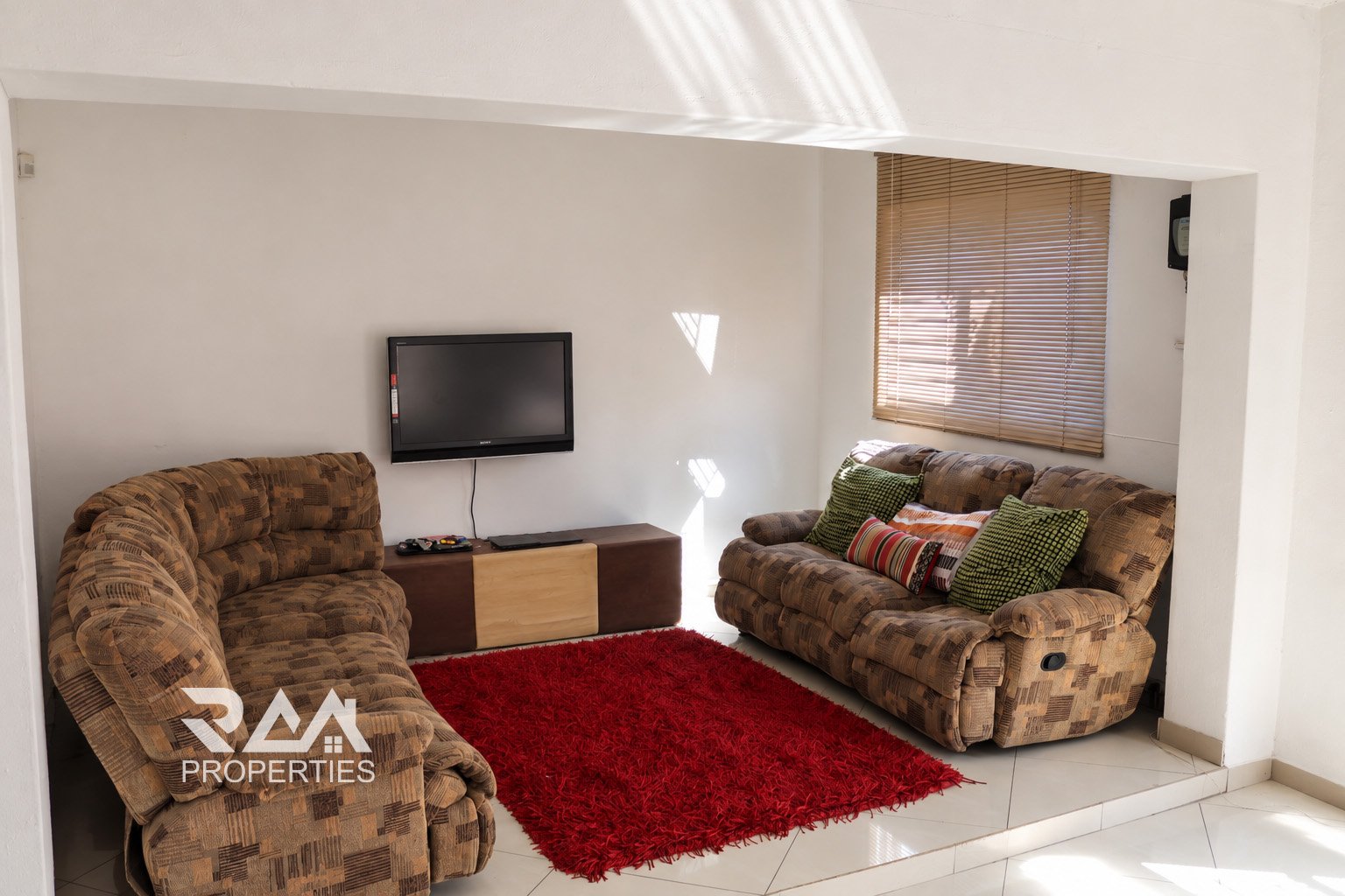 Family Home with Flat & Pool in Khomasdal