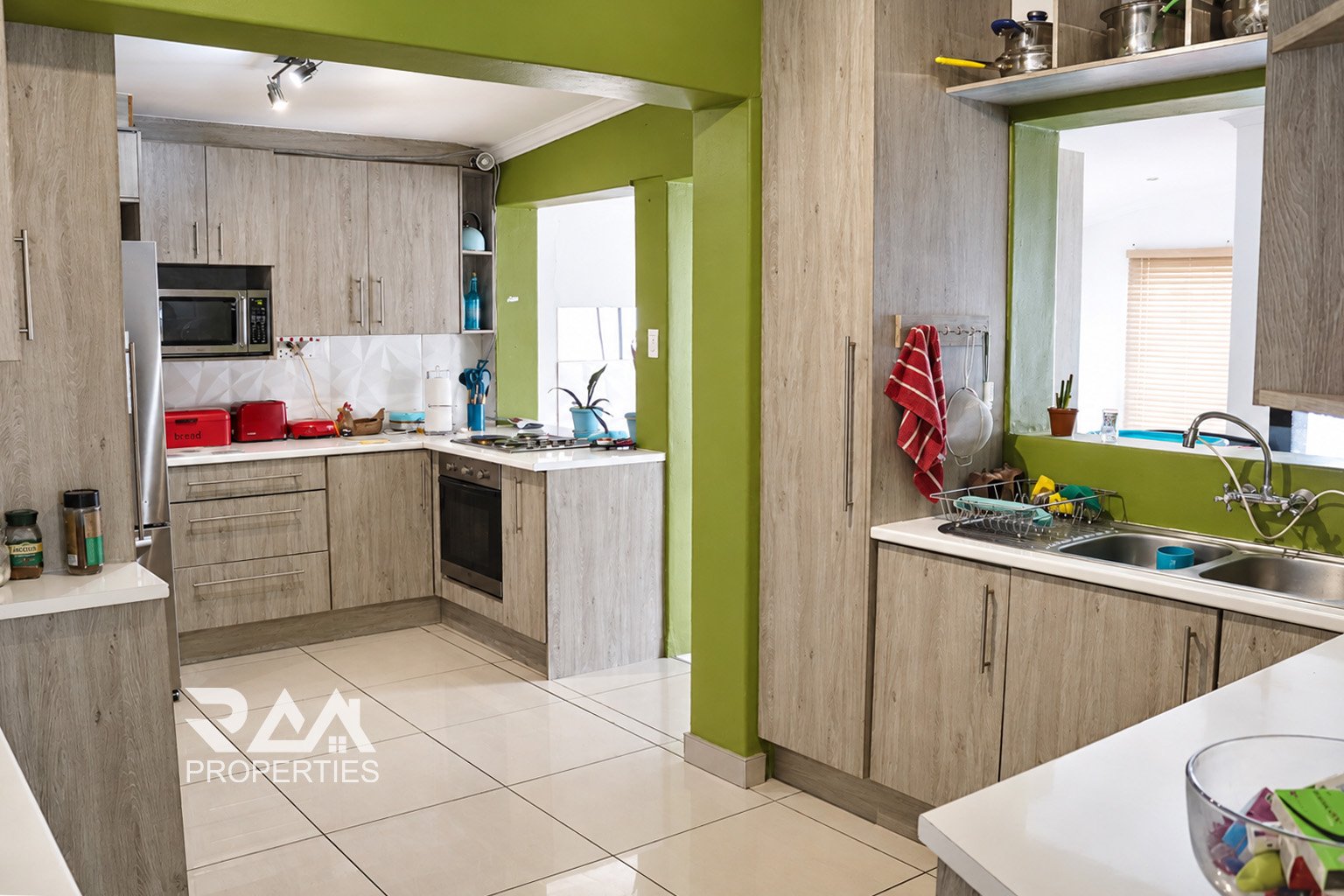 Family Home with Flat & Pool in Khomasdal