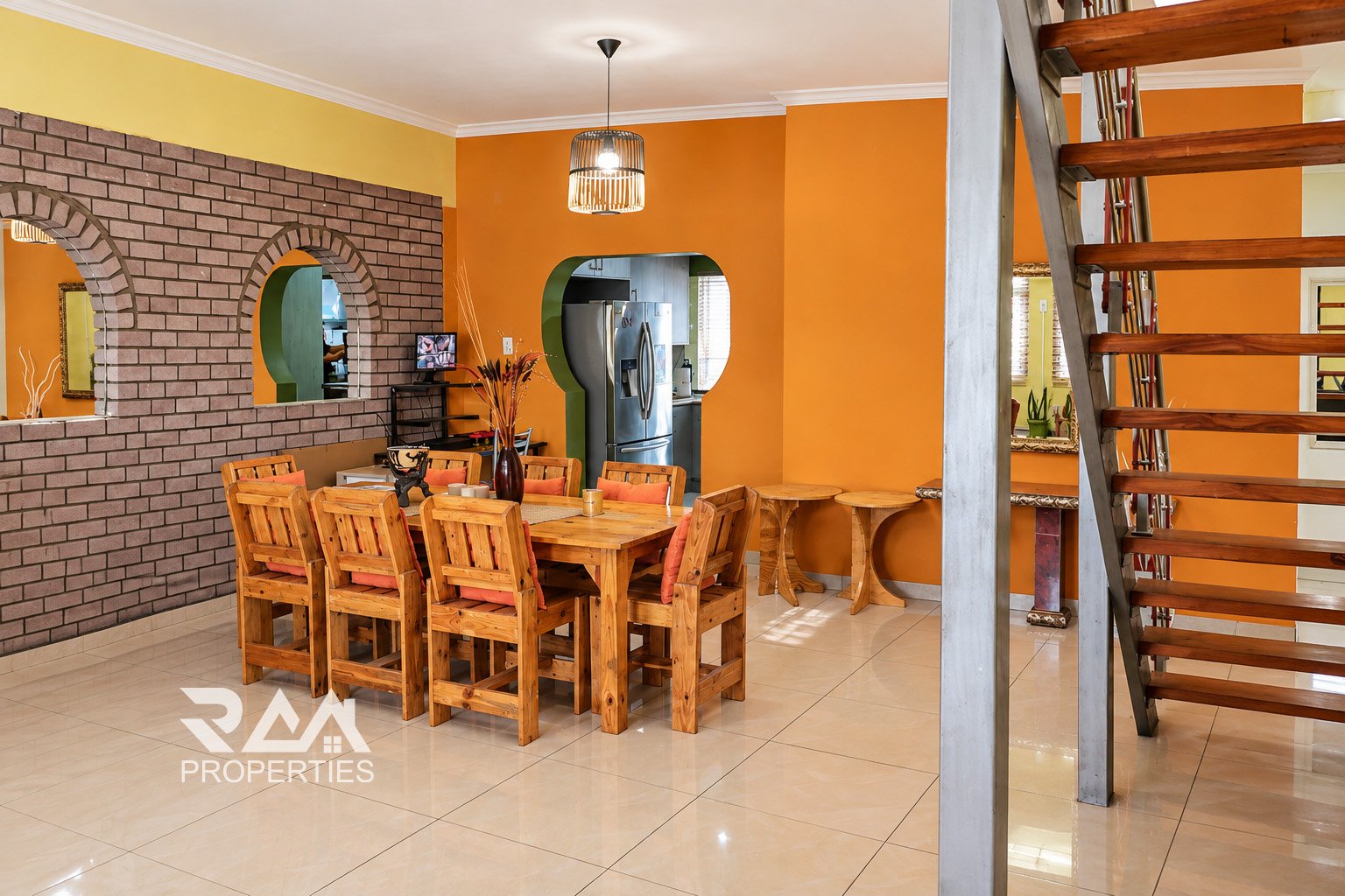 Family Home with Flat & Pool in Khomasdal