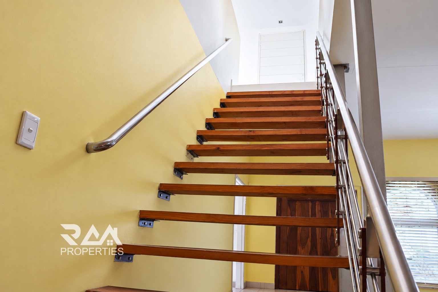 Family Home with Flat & Pool in Khomasdal
