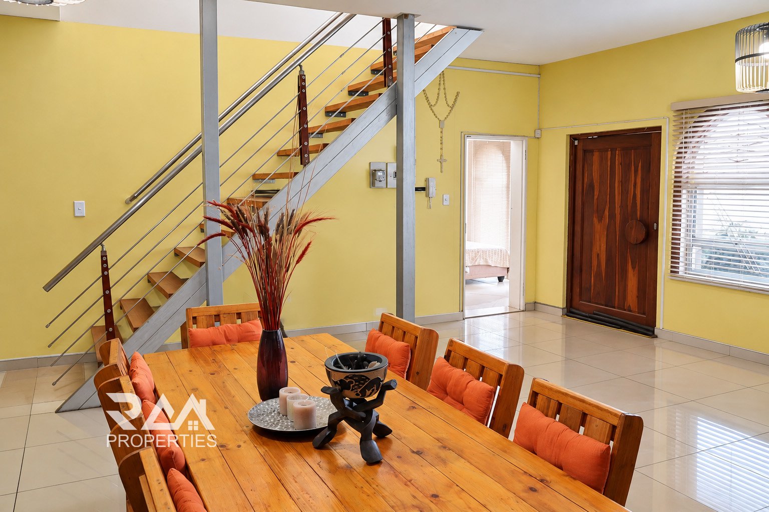 Family Home with Flat & Pool in Khomasdal